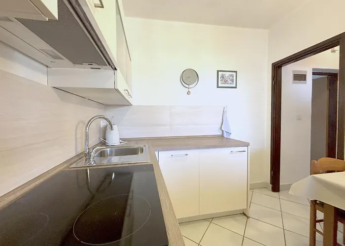 ゲストハウス Venilia Lukoran