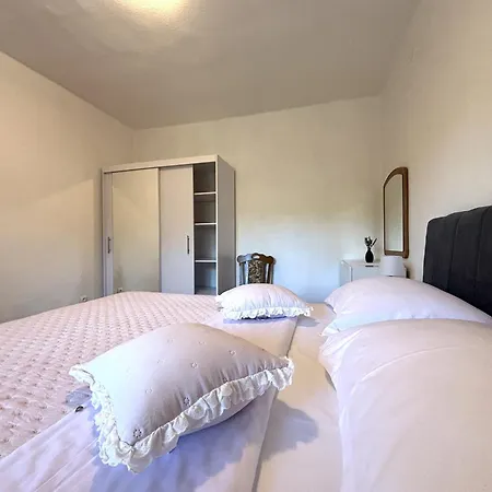 Venilia Πανσιόν Lukoran