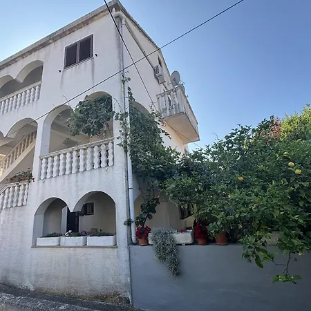 Venilia Πανσιόν Lukoran