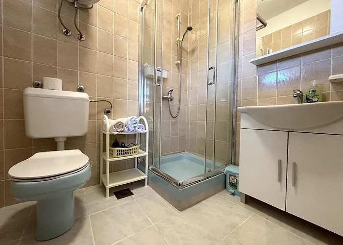 بيت ضيافة Venilia Lukoran